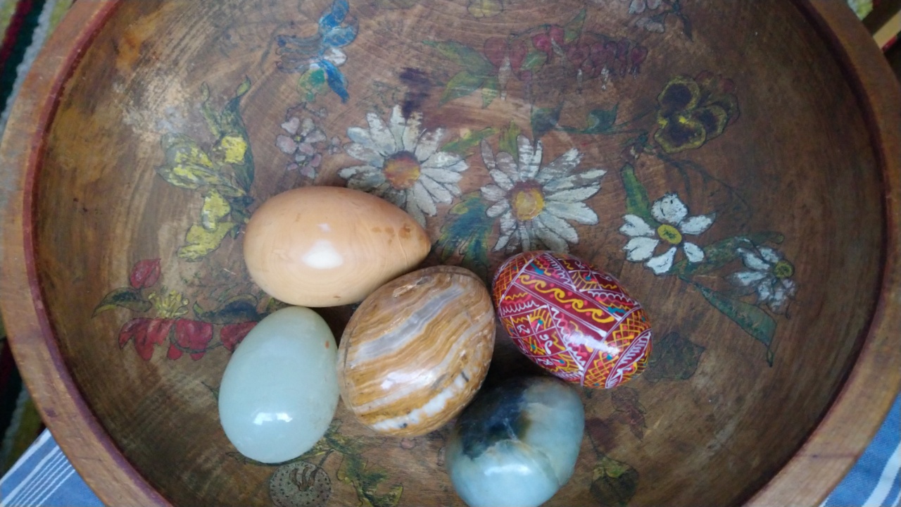 Schale mit Ostereiern