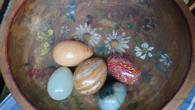 Schale mit Ostereiern