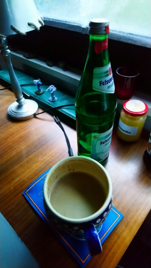 Kaffee und Wasser