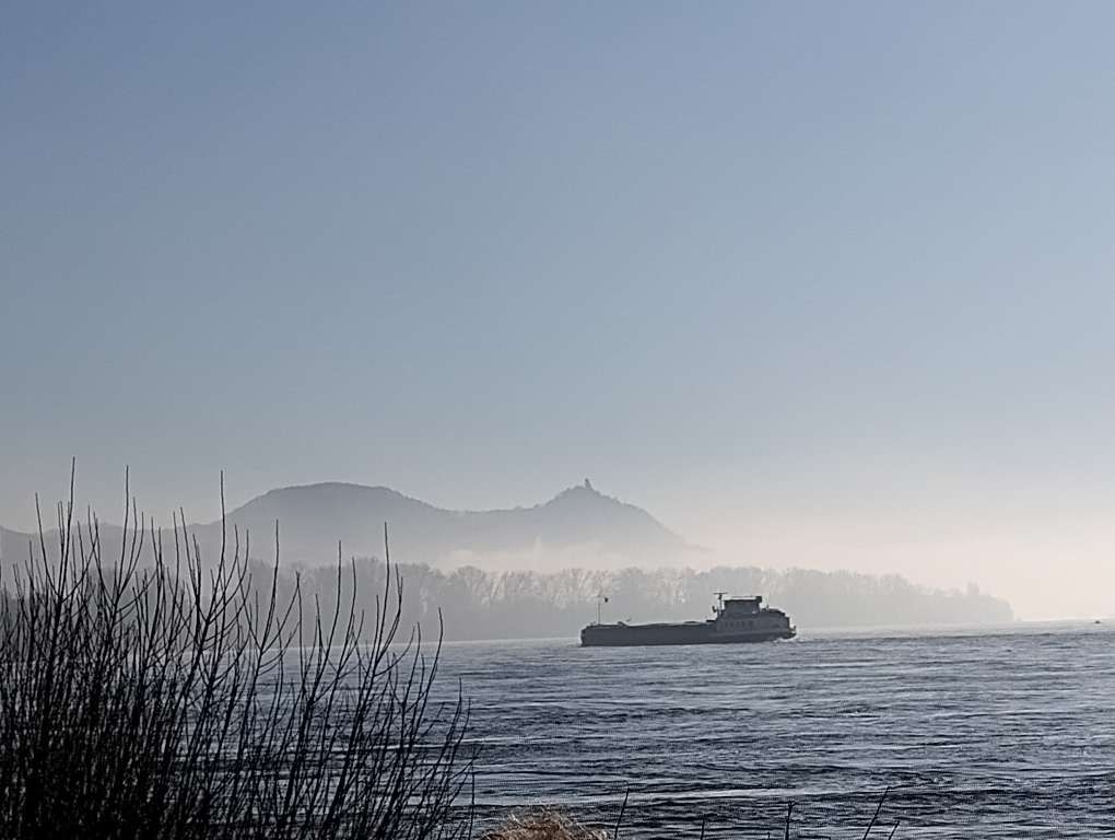 Monatsspaziergang und Wasser