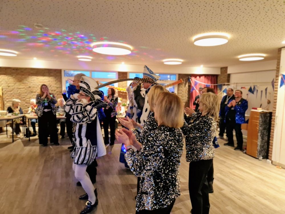 Und mit Sauseschritt